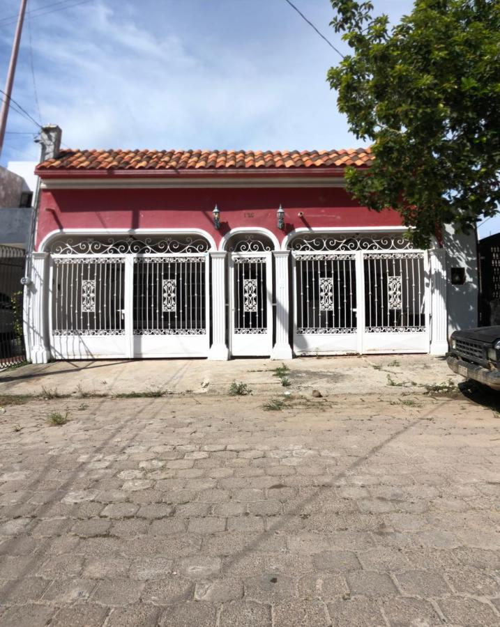 Mini Hostal Cultural De Масатлан Экстерьер фото